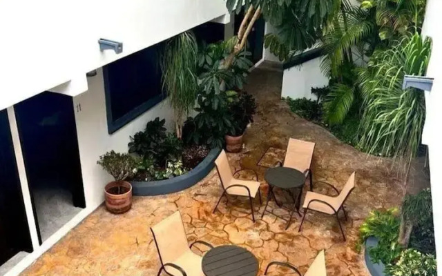 TJ Apartments, Calle 6, PDC