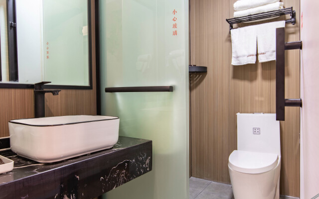 Yunyi Chain Hotel (Nanjing Qixia Yaohuamen Subway Station)