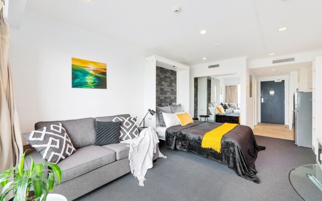 Sea City Views Takapuna Studio w Carpark