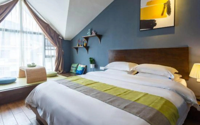 Comma Travel International Youth Hotel