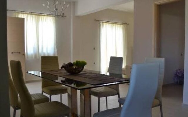 George House Apartments & Villa