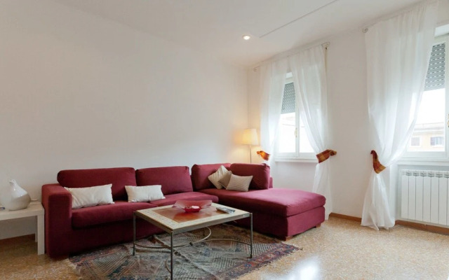 Rental in Rome Pateras Balcony Apartment