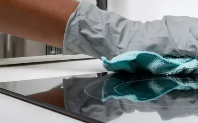 Tudors eSuites Park Central Townhouse Garden and Parking