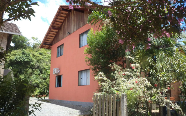 Hostel Dina & Suítes