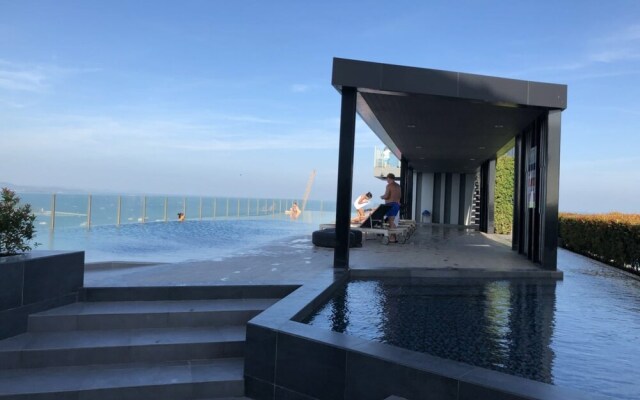 The Base Central Pattaya by Minsu