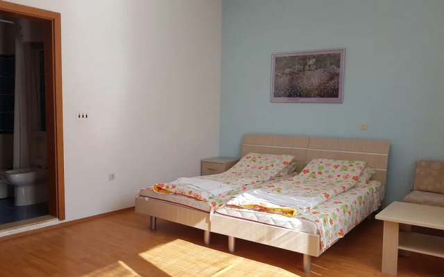 Luccia Apatments-Villa Laguna - Hostel