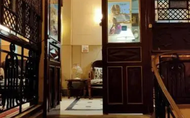 Triomphe Hotel