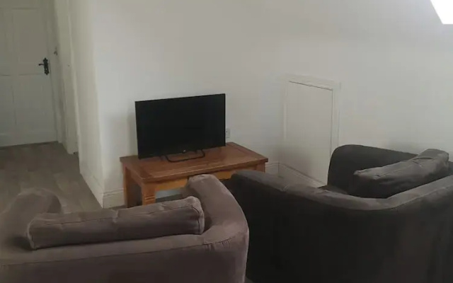 3 bed House With 2 Living Areas and 2 Bathrooms