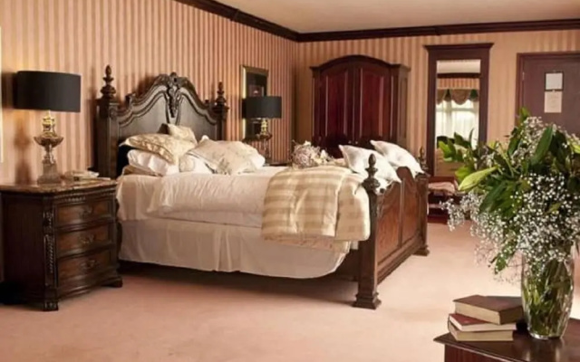 The Devon Inn Hotel