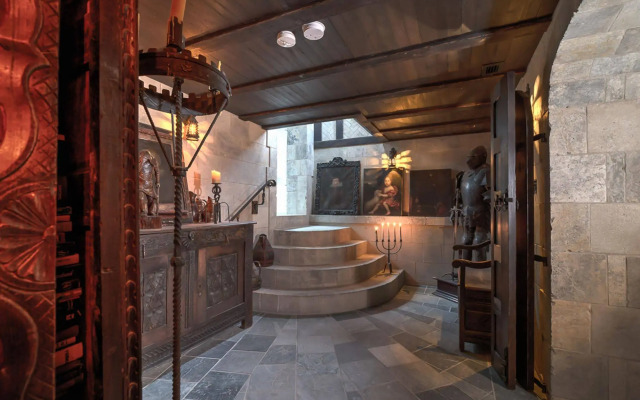 Stone Hall Castle