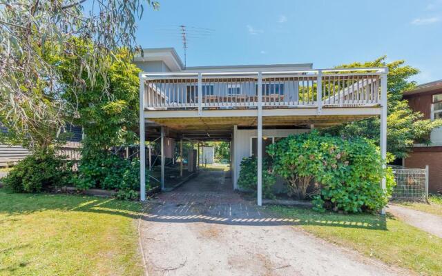 Inverloch Beach Hut - Close To Beach And Shops!