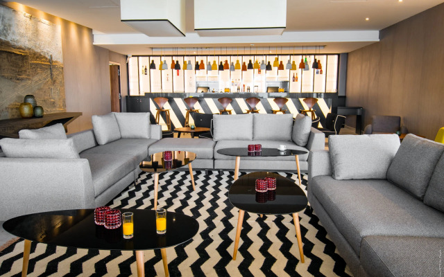 Simon Hotel