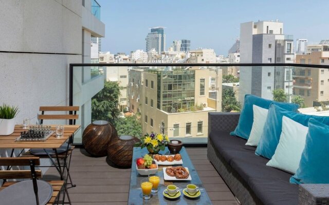 Sleek 3BR in White City by HolyGuest