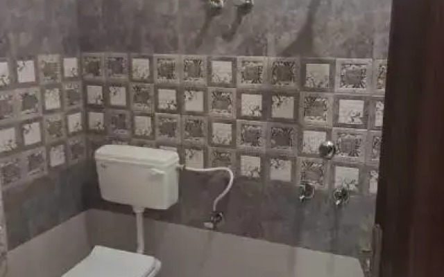 OYO 701490 Hotel Sharma Ji Inn