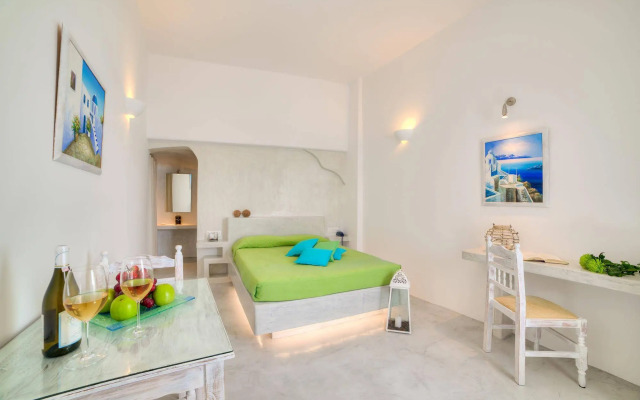 Kima Oia Suites