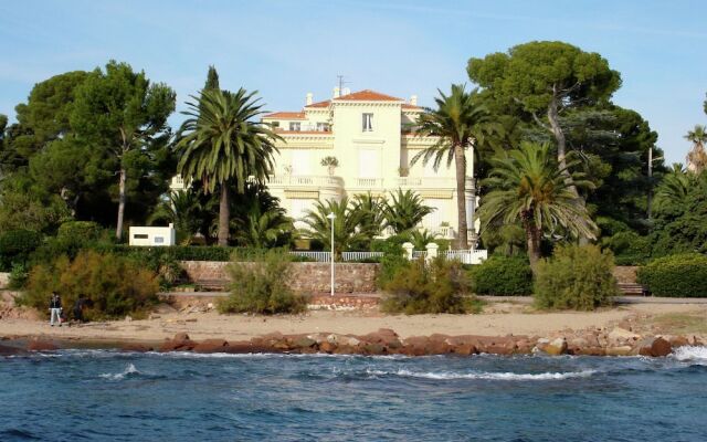 Beautiful Apartment in Bel Epoque Villa With Pool and Beach Access