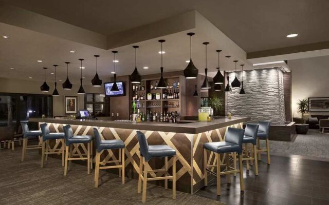 Embassy Suites Phoenix - Tempe