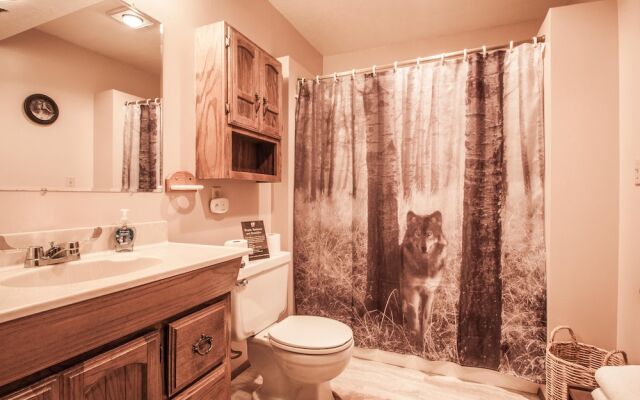 Whispering Winds Apartment 3 NW Comfy Cabins