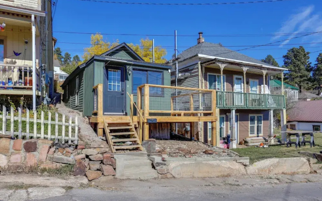 Centrally-located Mountain Getaway in Lead!