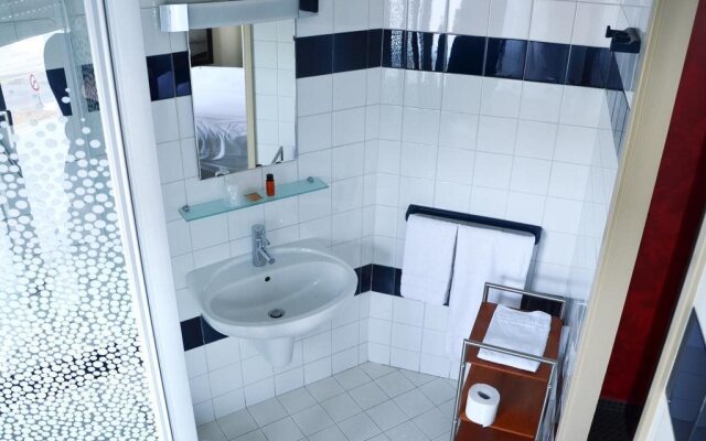Le Riche Hotel