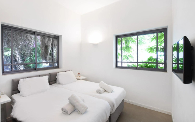 Magic Lily by HolyGuest