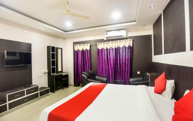 Capital O 61018 Sri Krishna Guest House