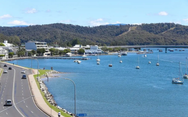 Stunning 1-bed Bayside Apartment With Superb Views