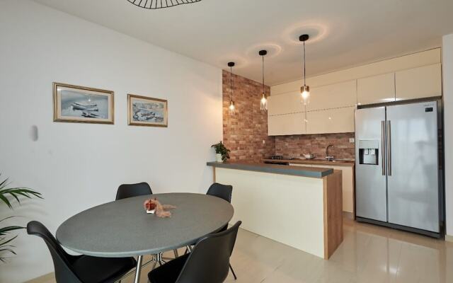 Enticing Holiday Home in Trogir Near Seabeach