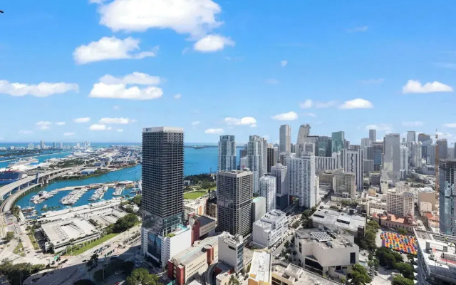 Downtown Studio with Miami Views