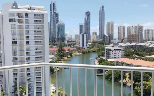 Comfortable 2 Bedroom Apartment With River Views
