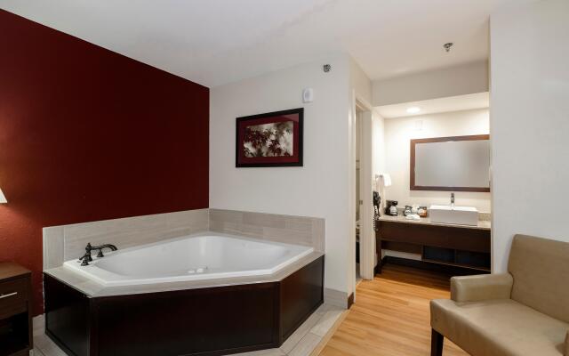 Super 8 by Wyndham Helen