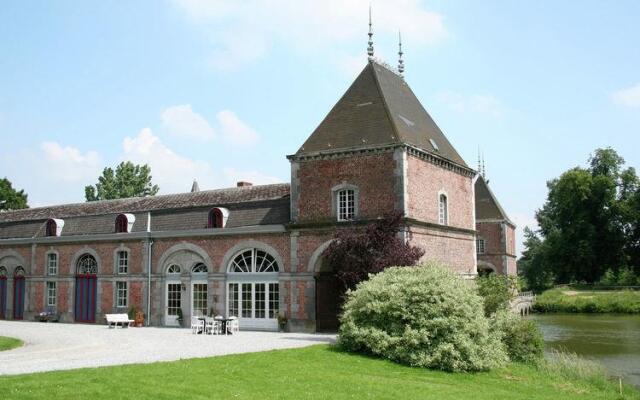 Holiday Home for 10 People set in Castle Grounds