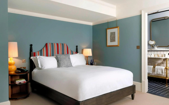 University Arms, Autograph Collection