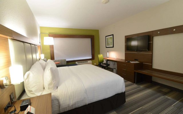 Holiday Inn Express & Suites Chicago North Shore - Niles by IHG