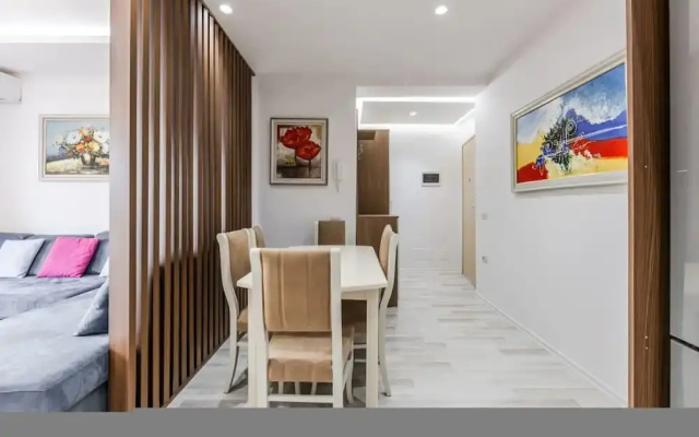 Beachside Modern Apartment