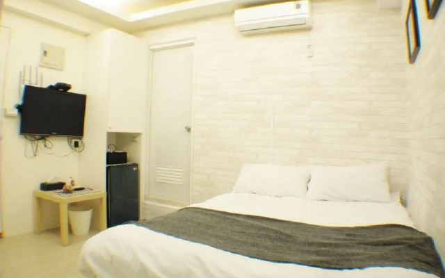 Travelers Little House 2