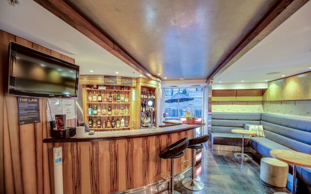 The Quadrant Hotel & Suites