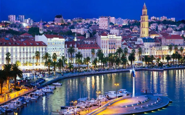 Split Center Room Helena