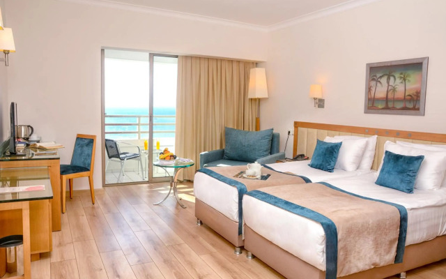 Korumar Deluxe Hotel