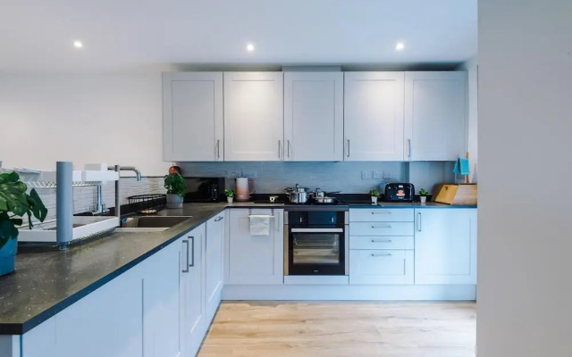 Stunning 3-bed House in Salford