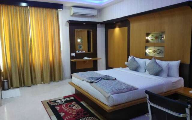 Iroomz Hotel SR Grand
