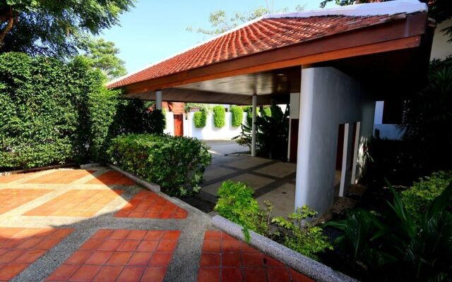 Sirinthara Villa 4 bed pool Nai Harn