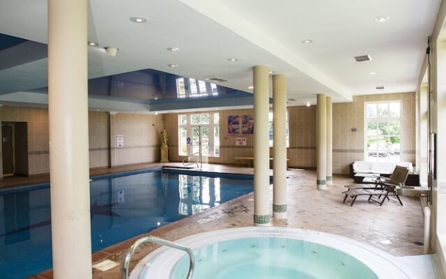 Shaw Hill Hotel Golf And Country Club