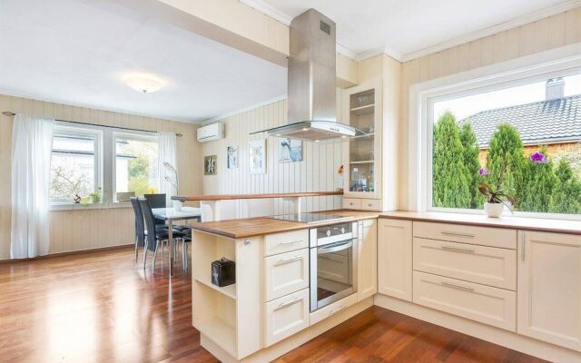 StayPlus 3BR City Apartment With Garden