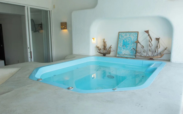 Apt. with Jacuzzi Ixt. Zihuatanejo 3 BR
