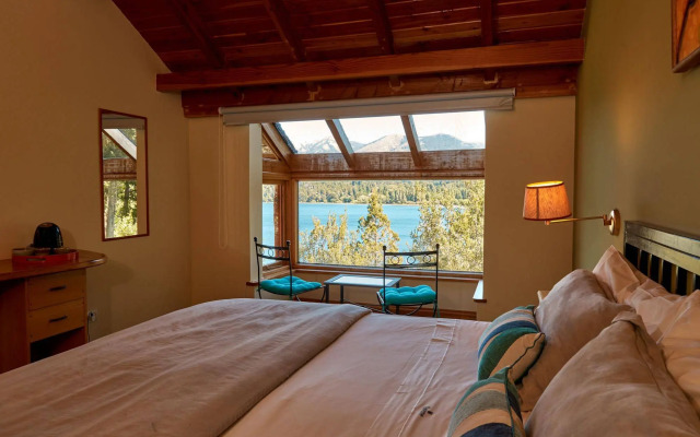 Peninsula Petit Hotel