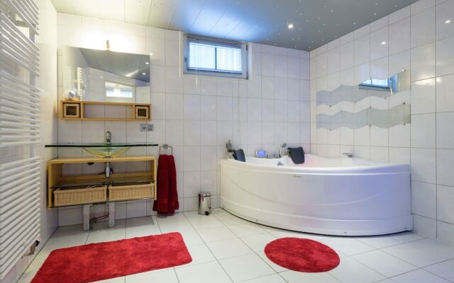 Luxurious Villa in Lunteren with Sauna