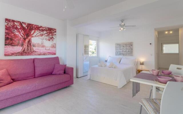 Very nice and modern studio front of the beach