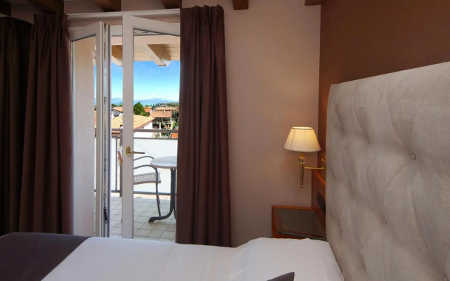 Hotel Clarin 14 by Dori