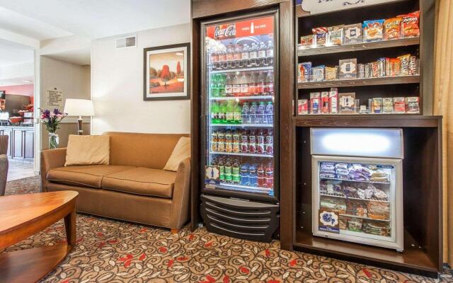 Mainstay Suites Knoxville Airport